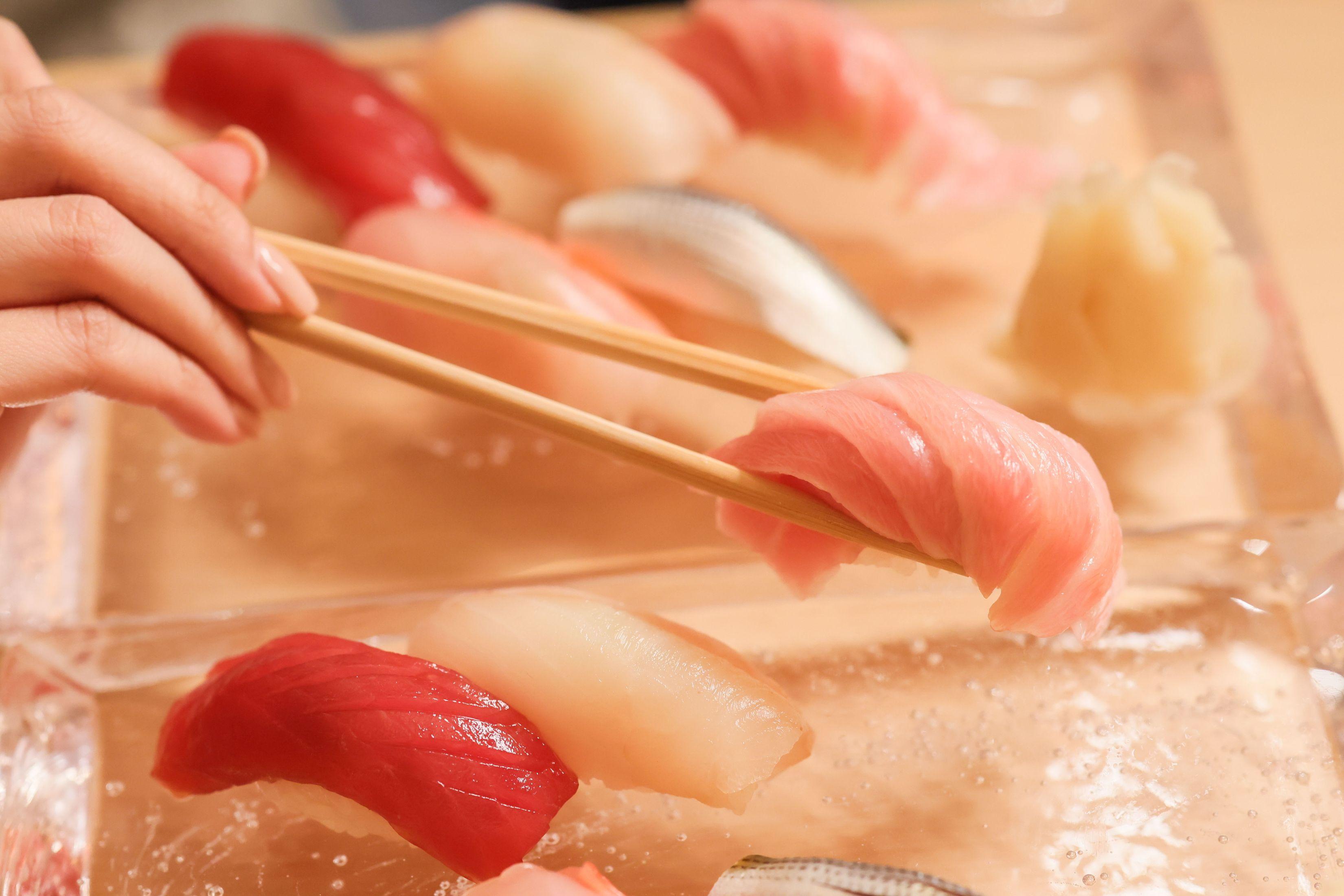 米芝蓮二星「鮨齋藤」的副線、提供職人級江戶前壽司的正宗江户前壽司店「鮨孝 Sushi Taka」