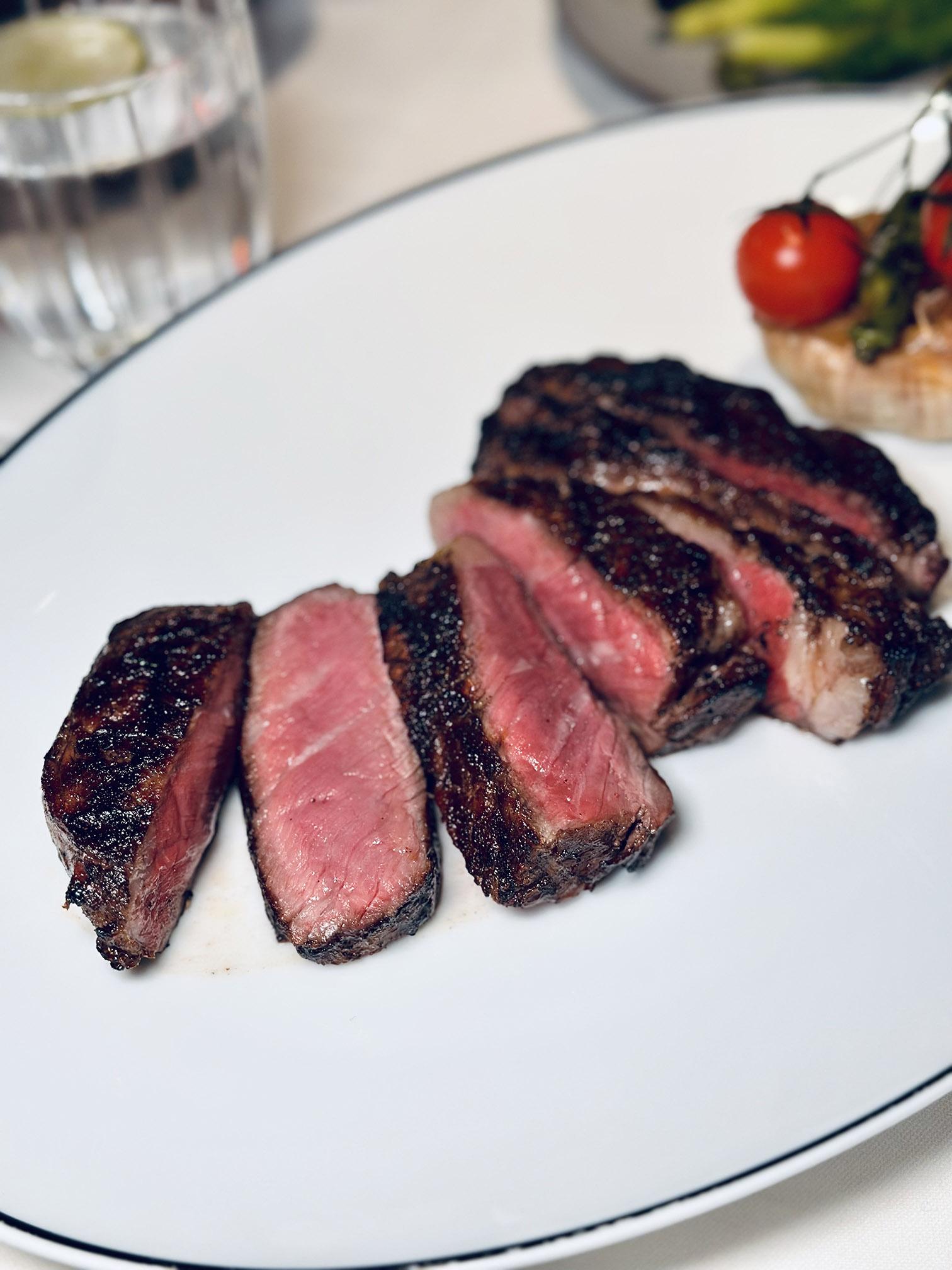 肉味較重的烏拉圭200日穀飼黑安格斯牛肉眼