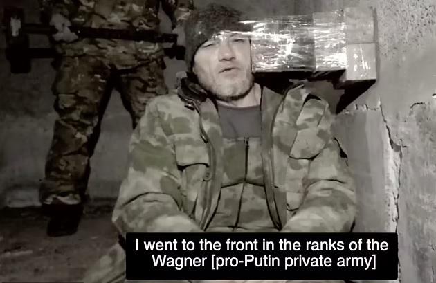 社交網流傳未經證實的影片顯示,前華格納僱傭兵Dmitry Yakushchenko遭鐵錘爆頭處決。(互聯網)