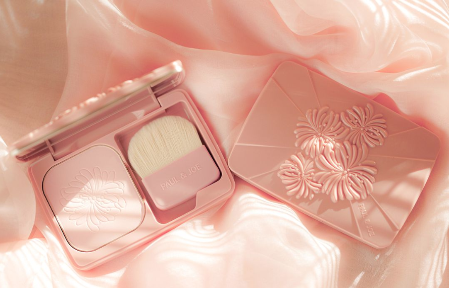除口罩後的底妝推介|PAUL & JOE 光透柔肌粉餅 粉餅、粉盒及粉餅掃 $390