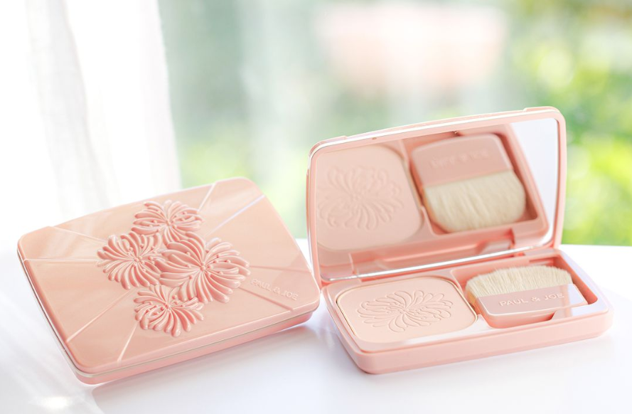 除口罩後的底妝推介|PAUL & JOE 光透柔肌粉餅 粉餅、粉盒及粉餅掃 $390