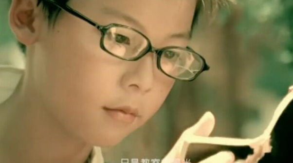 許光漢早於12歳時已參演周杰倫《三年二班》的MV。