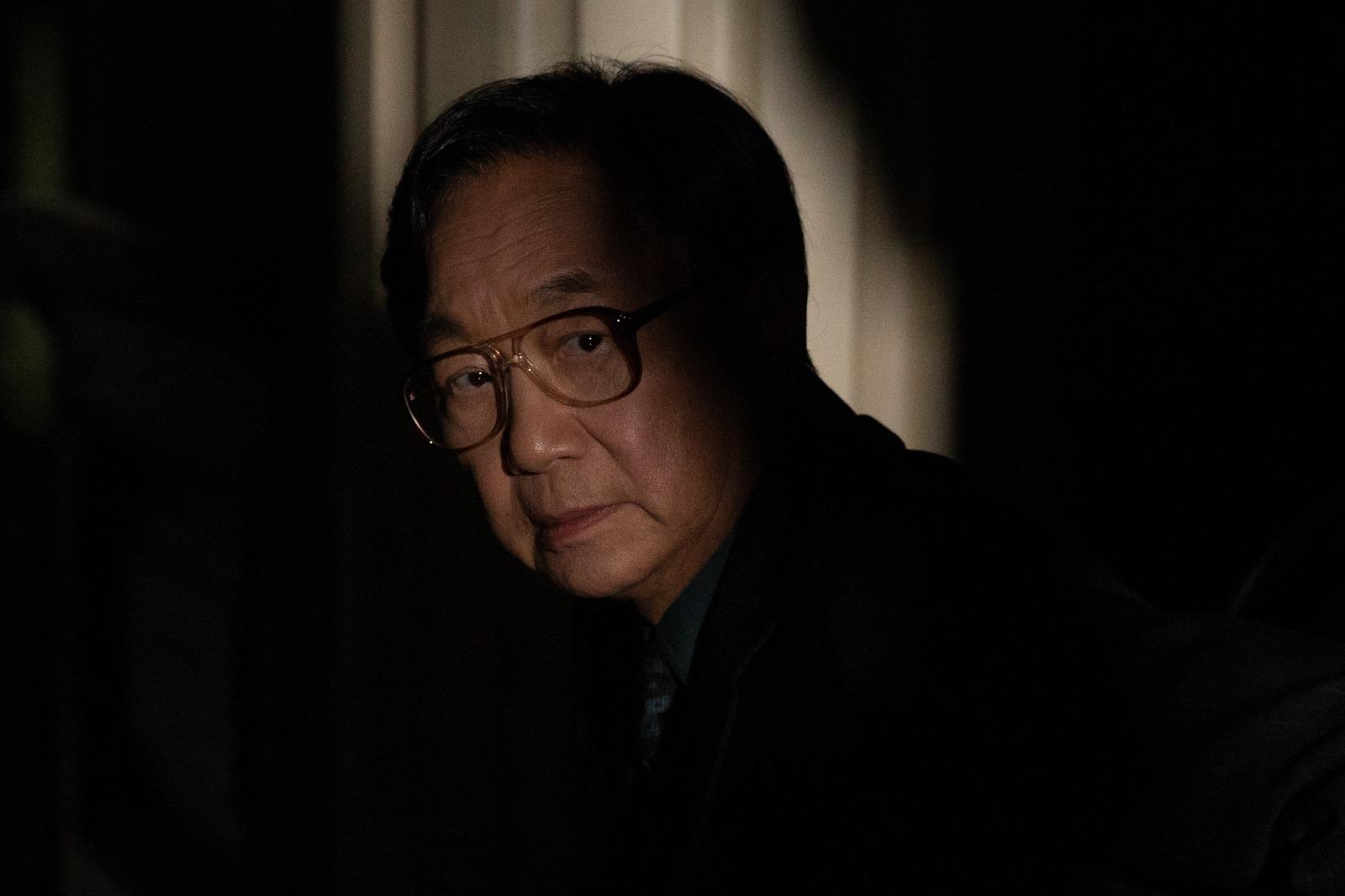 許冠文演致力令執法人員回復廉潔的廉政專員。(《風再起時》劇照)