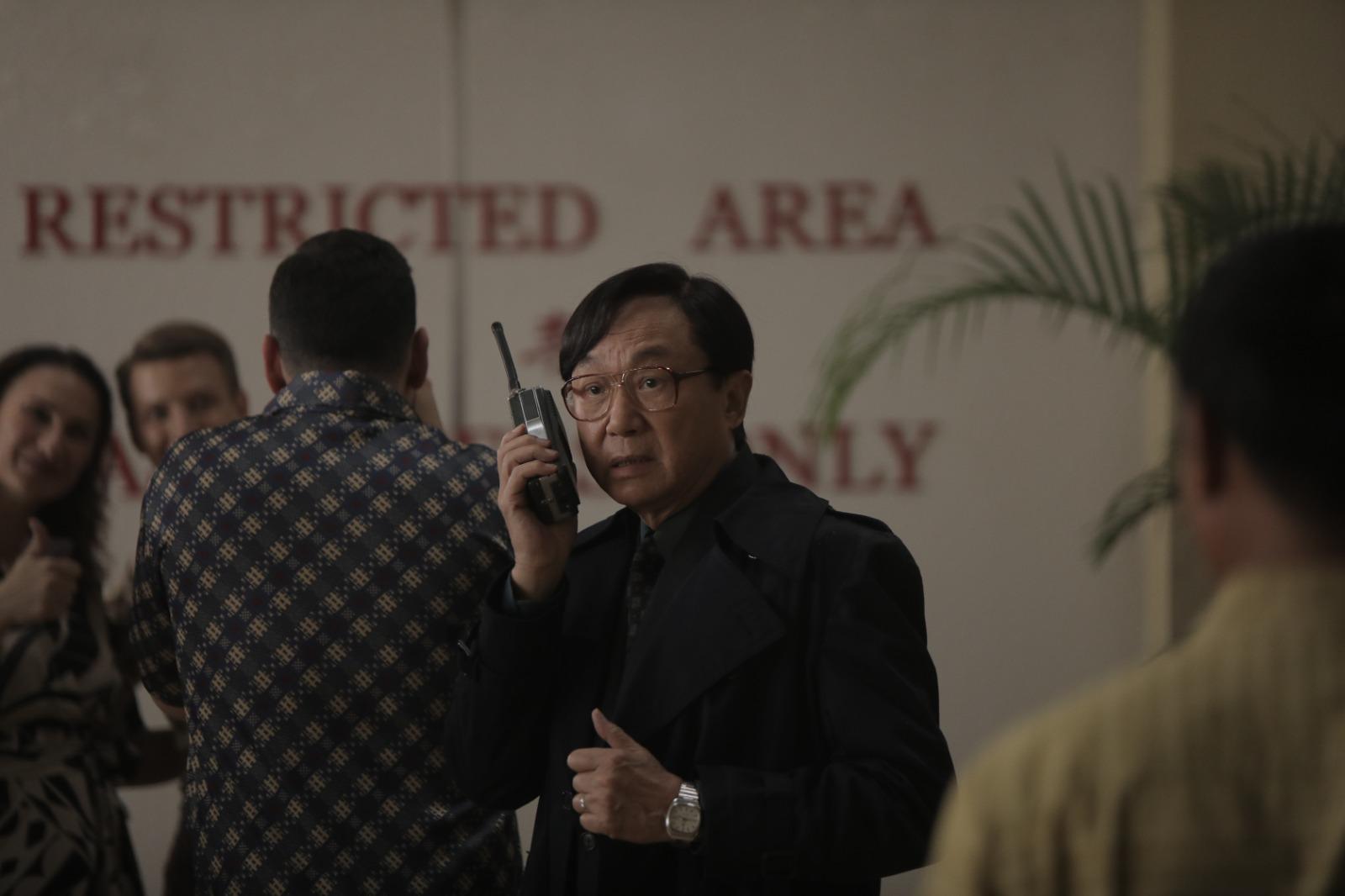 許冠文演廉政專員,與「四大探長」鬥智鬥力。(《風再起時》劇照)