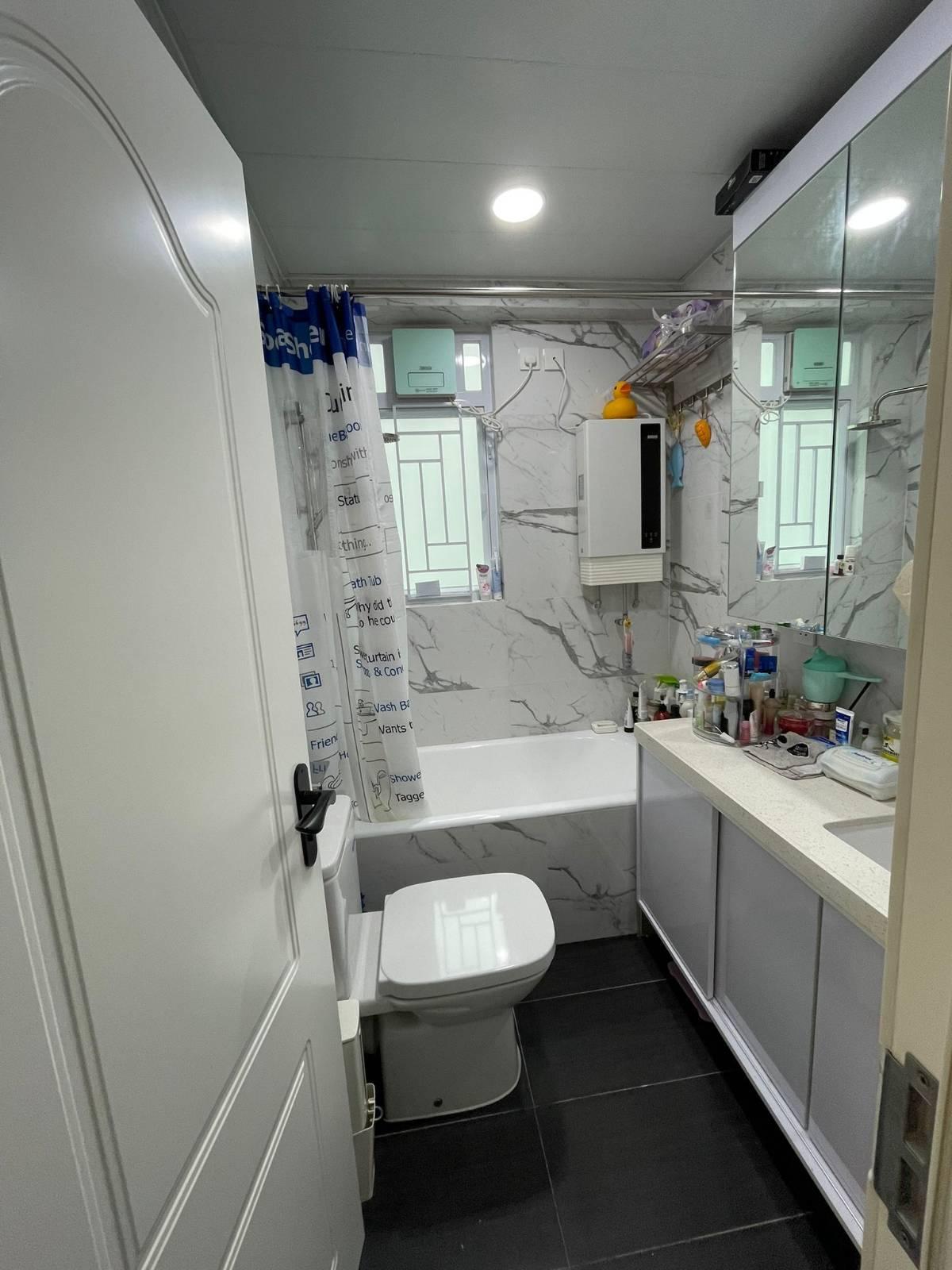 明廁浴室配套新淨實用。