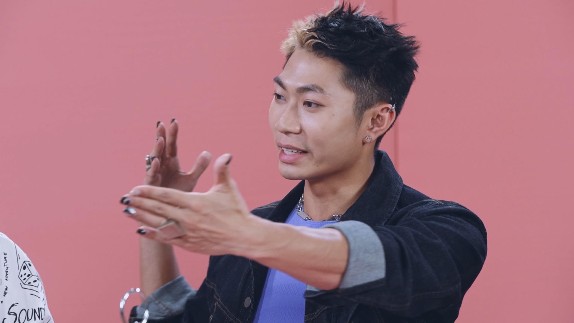 黃凱逸為了戒掉咬指甲的壞習慣,趁近年流行「Y2K風格」而走上「Gel甲之路」