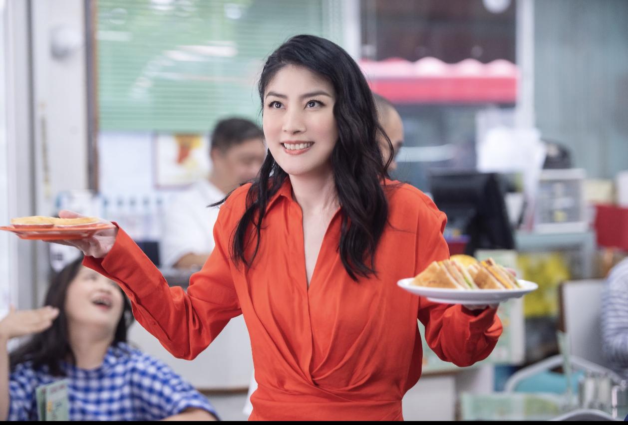 陳慧琳化身茶餐廳女神。