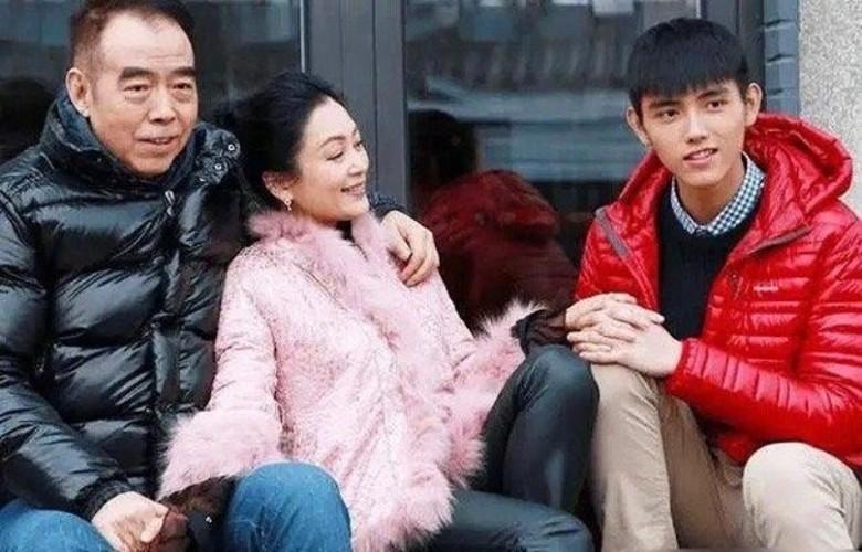 陳飛宇是陳凱歌及息影女星陳紅的兒子。