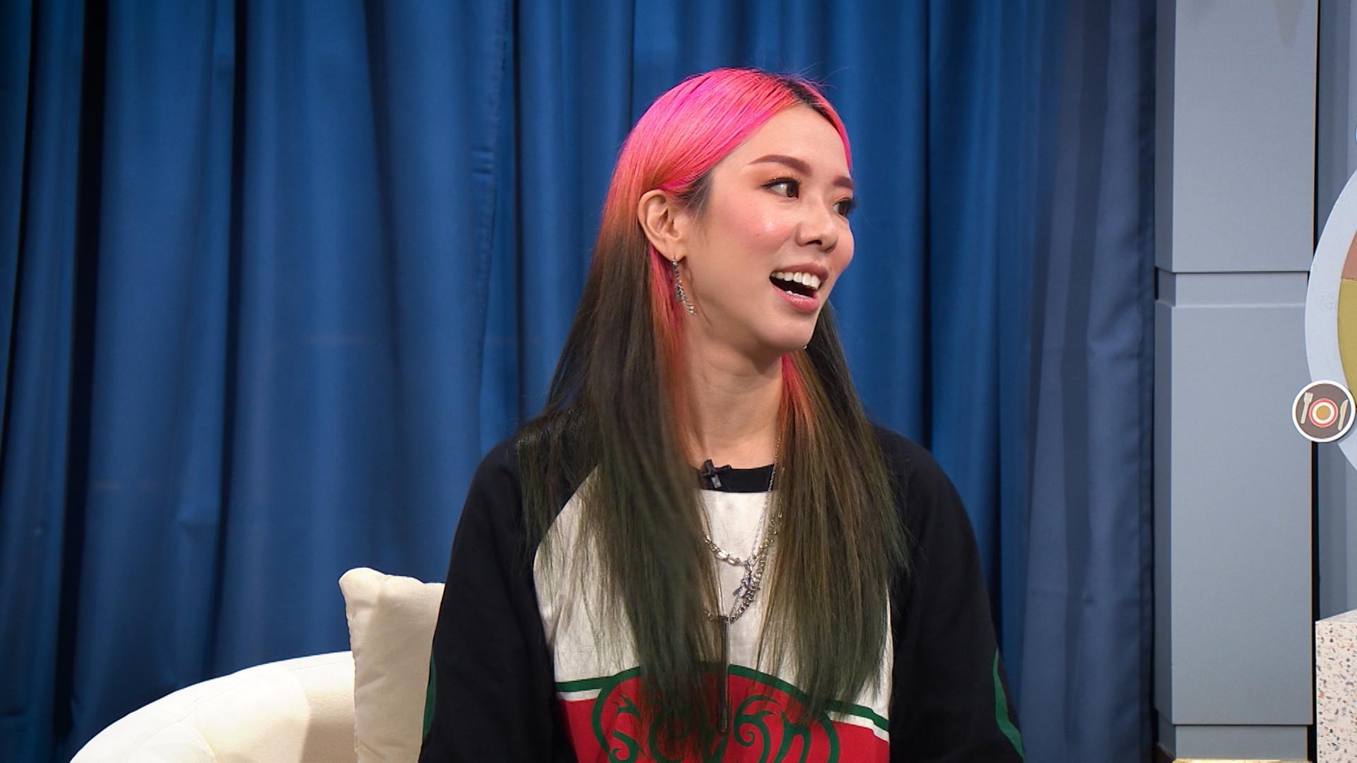 雷深如中學時期疑曾被男老師曖昧追求。