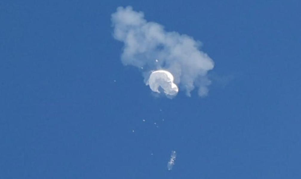 美國料須數日打撈氣球殘骸,國防部下周向國會簡報。(Twitter)