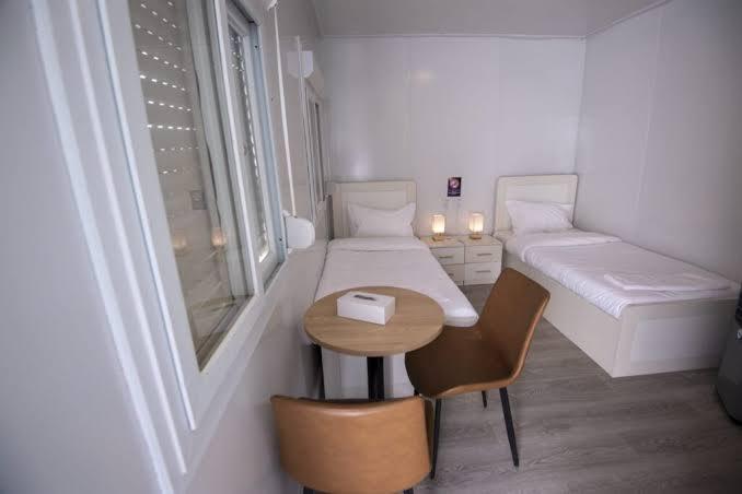 曾被狠批世界盃貨櫃屋,卡塔爾捐出予土耳其災民容身獲掌聲。(Twitter)