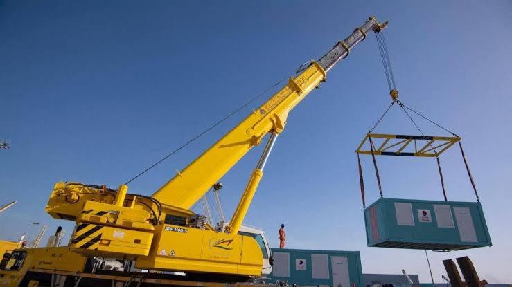 一艘載有首批 350 間貨櫃屋的船於周日(19日)離開卡塔爾前往土耳其。(Twitter)