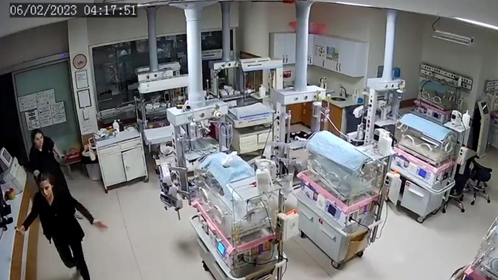 僅十餘秒就見有2名護士衝進來。(Twitter)