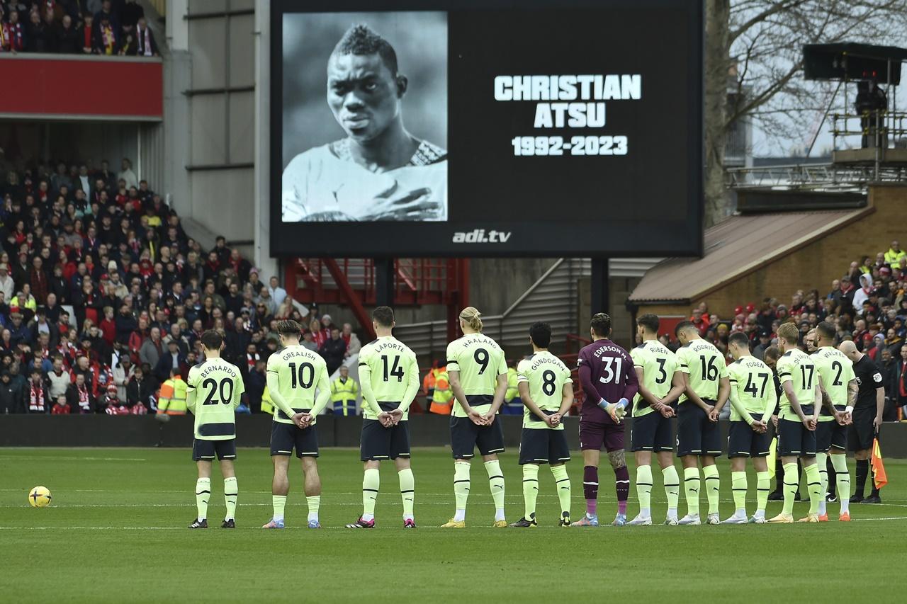 英超周六(18日)兩場賽事於賽前勻有默哀儀式。(AP)