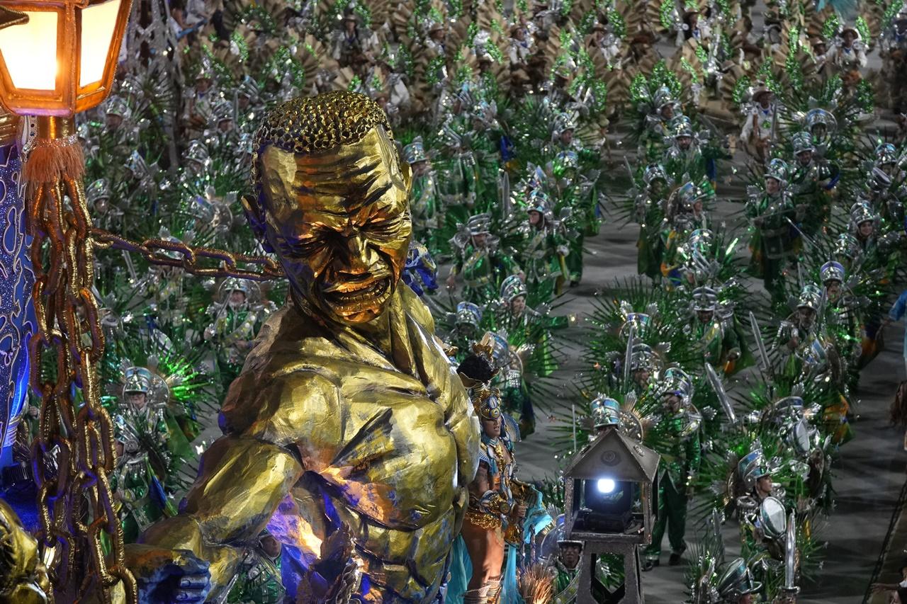 巴西是自新冠肺炎疫情以來,首次全面恢復舉辦嘉年華。(AP)