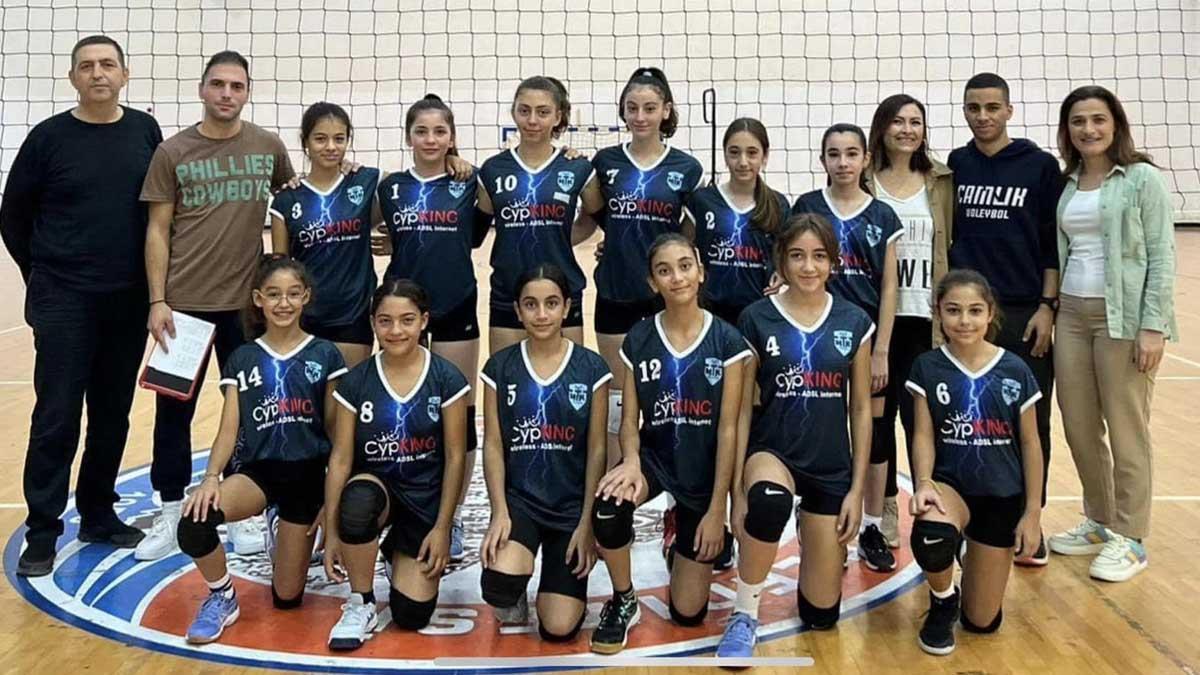 失蹤的土耳其中學排球隊。(網上圖片)
