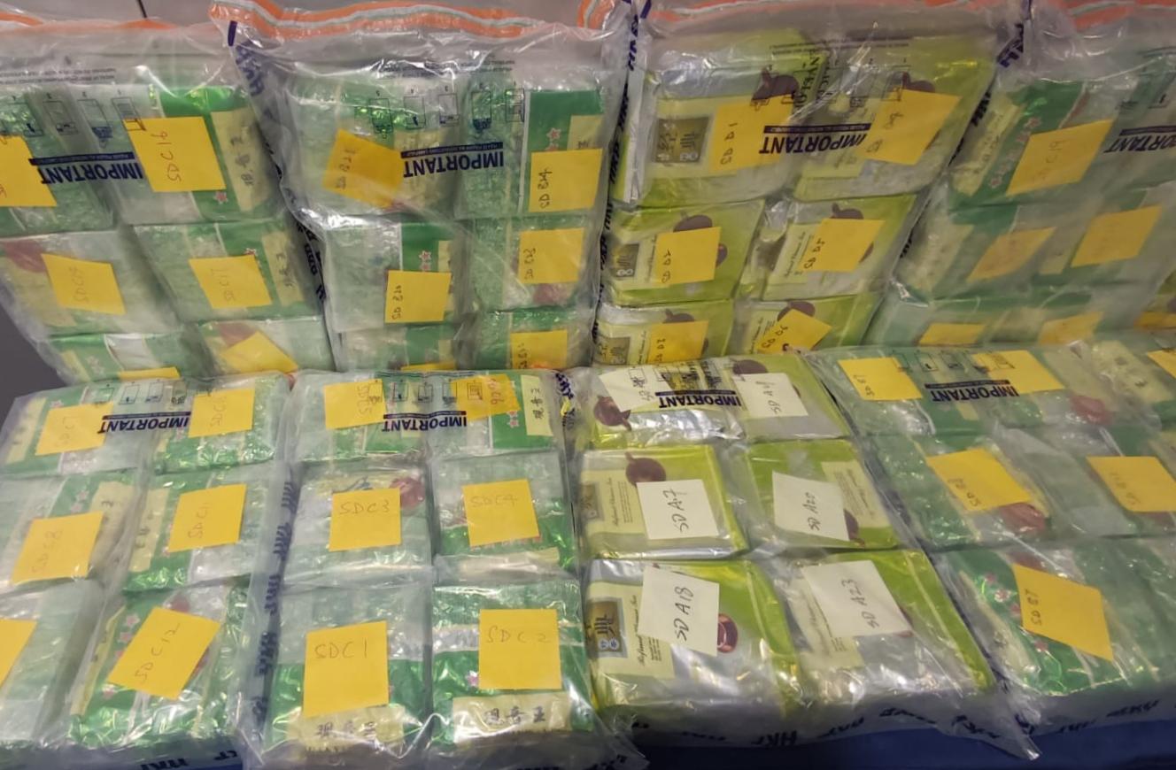 該批懷疑的冰毒放在膠箱儲存,以茶葉錫紙作包裝。