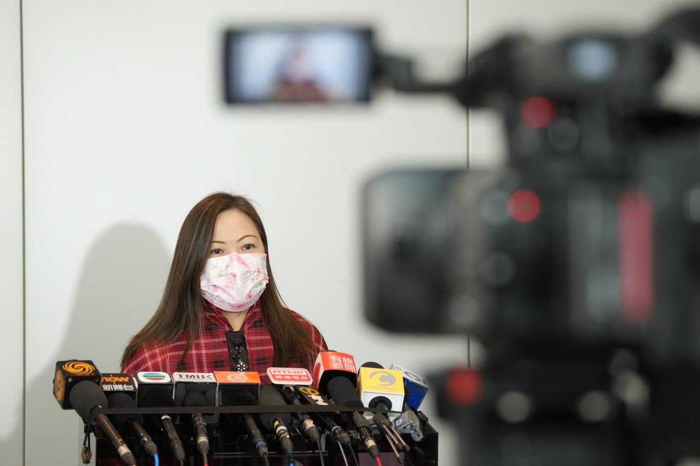 運輸署署長羅淑佩指,相信未來2個月可以處理到餘下5000輛的士申請。
