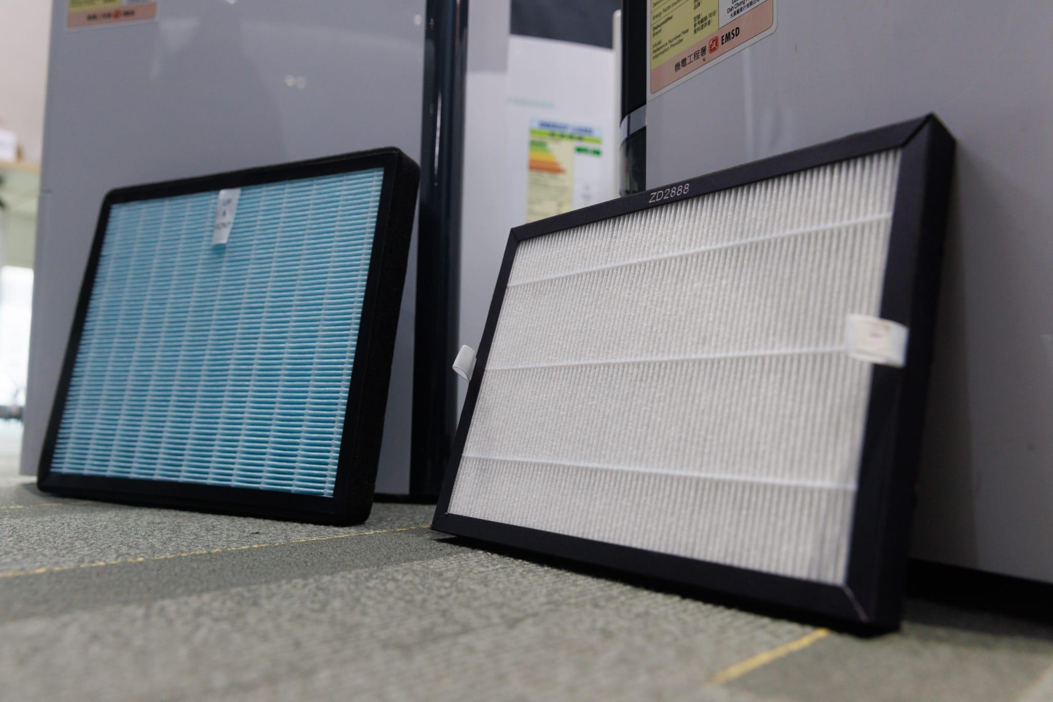 2款抽濕機在安裝高效過濾器後,抽濕量及能源效益均大跌。