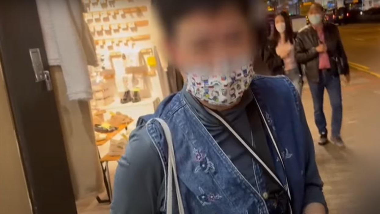 大媽坦言「係啊!頭先急得濟,瀨呀!」。(TVB東張西望YouTube截圖)