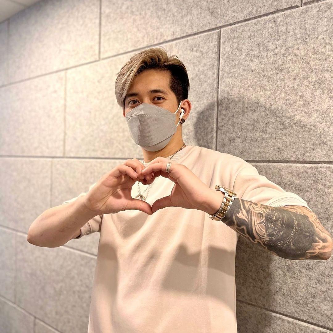 威威上年因被指貌似AK與MC爆紅。