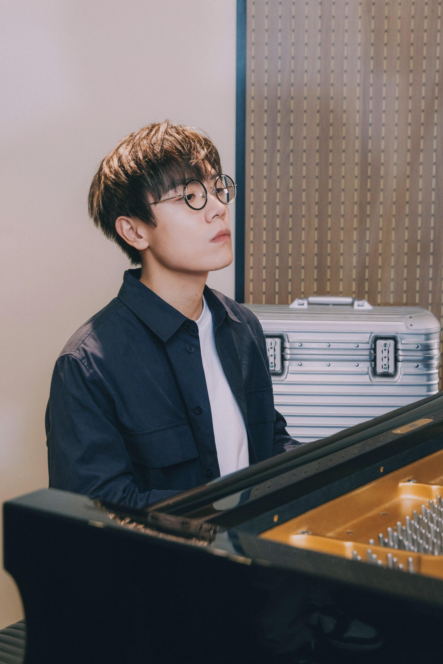 林家謙為RIMOWA拍攝企劃影片。