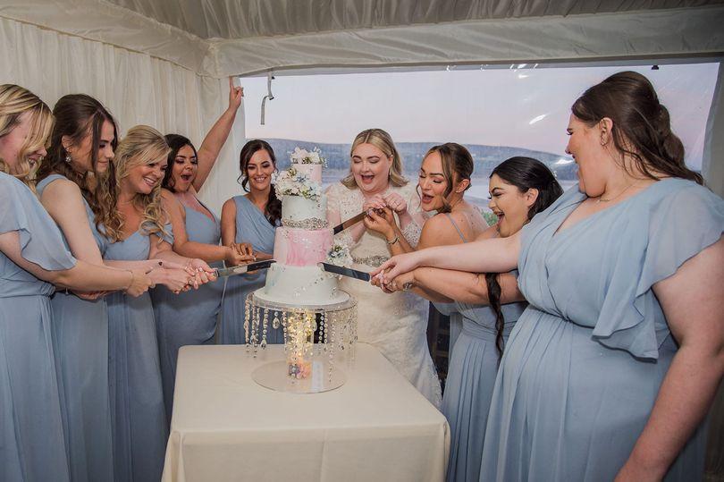 凱莉決心完成「一人婚禮」。(互聯網)