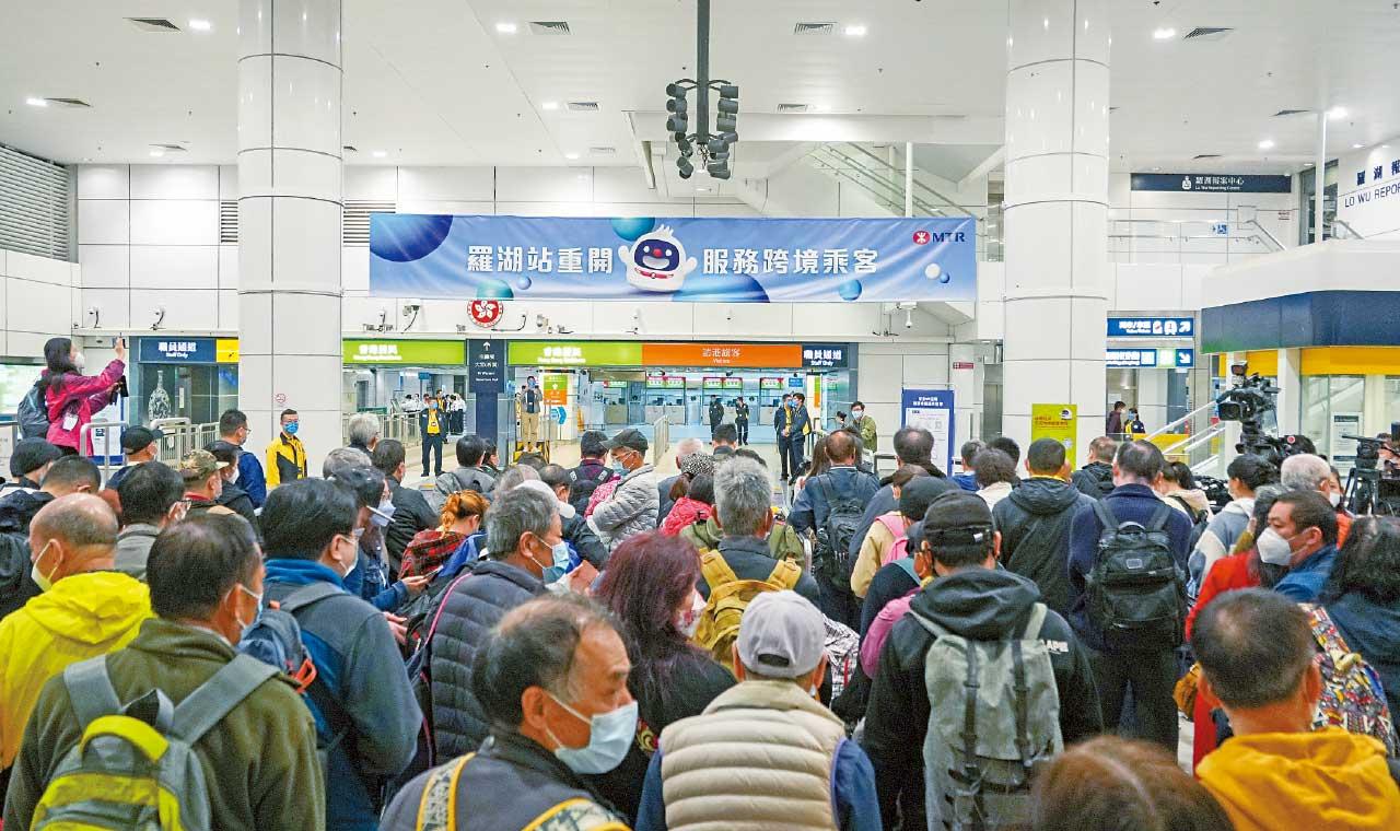 港與內地全面通關 羅湖隔3年重開 香園圍首作旅檢 全日逾24.3萬人次出入境