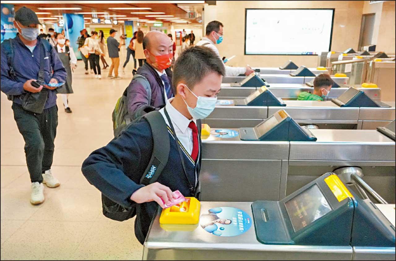 港與內地全面通關 羅湖隔3年重開 香園圍首作旅檢 全日逾24.3萬人次出入境