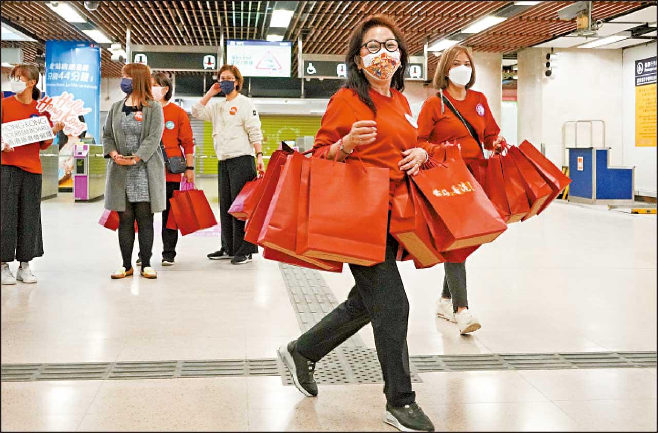 港與內地全面通關 羅湖隔3年重開 香園圍首作旅檢 全日逾24.3萬人次出入境