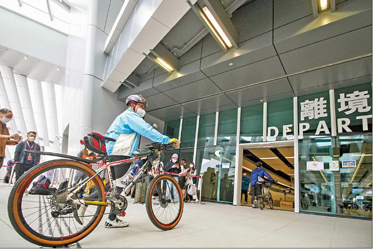 港與內地全面通關 羅湖隔3年重開 香園圍首作旅檢 全日逾24.3萬人次出入境