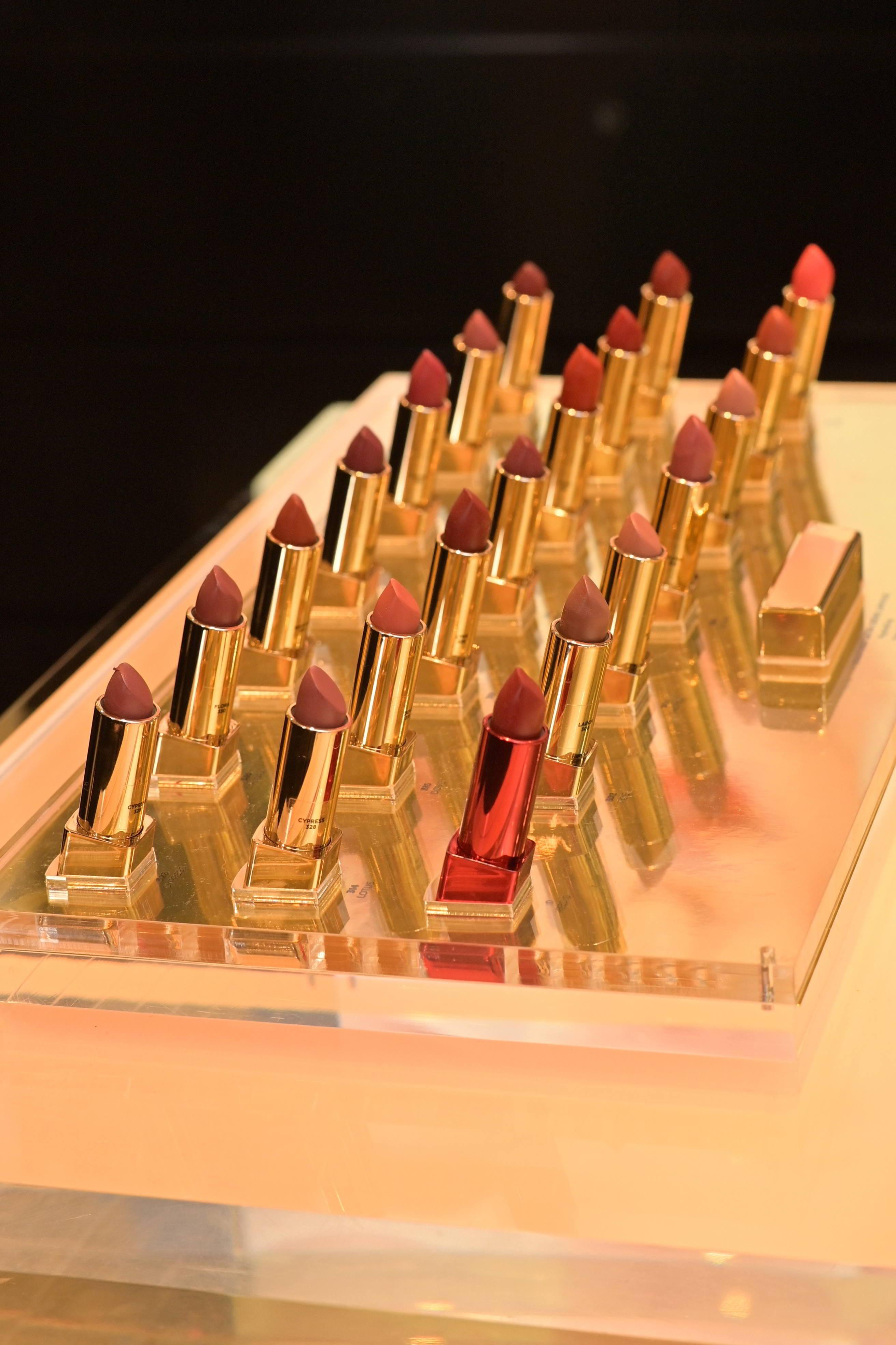 2023春妝新品合集|UNLOCKED 緞光柔滑唇膏系列同有21色。$330