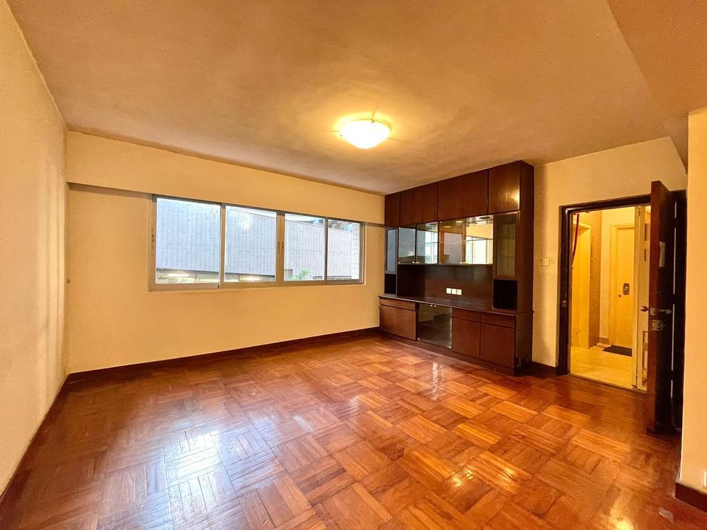 單位裝修帶有年代感,以實用率和空間感取勝。