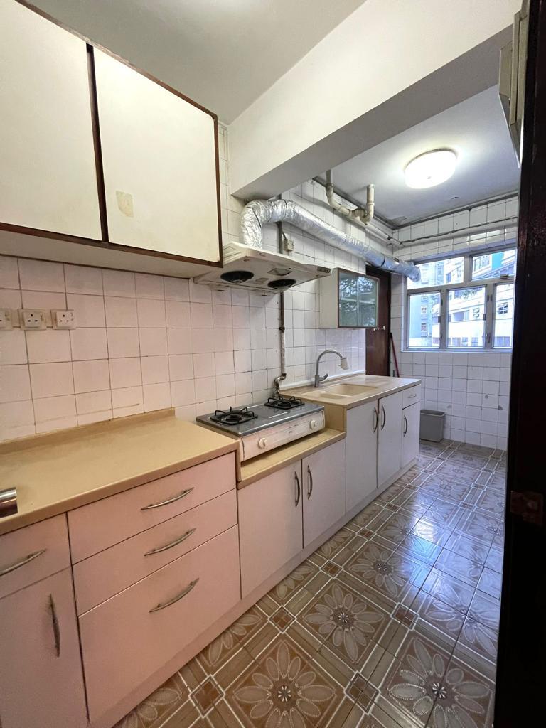 廚房裝修懷舊但企理,而且空間非常闊落。