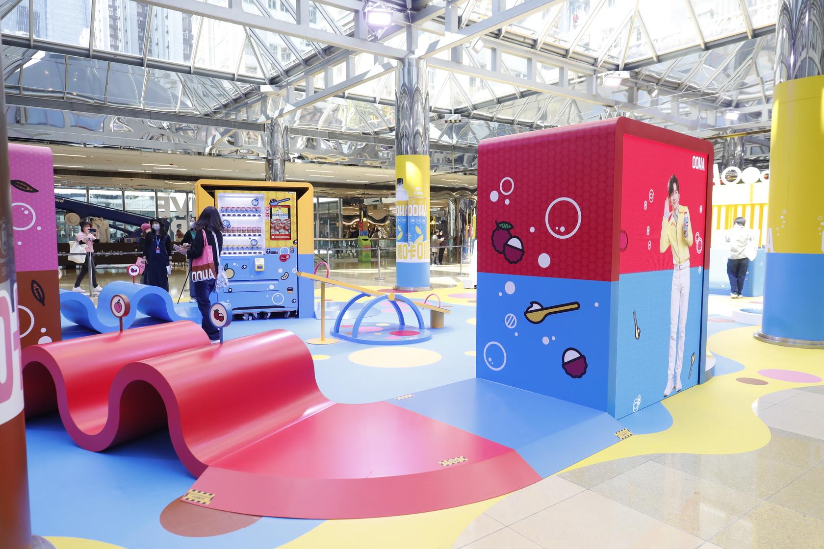 大家可以瘋狂與教主Anson Lo影相。