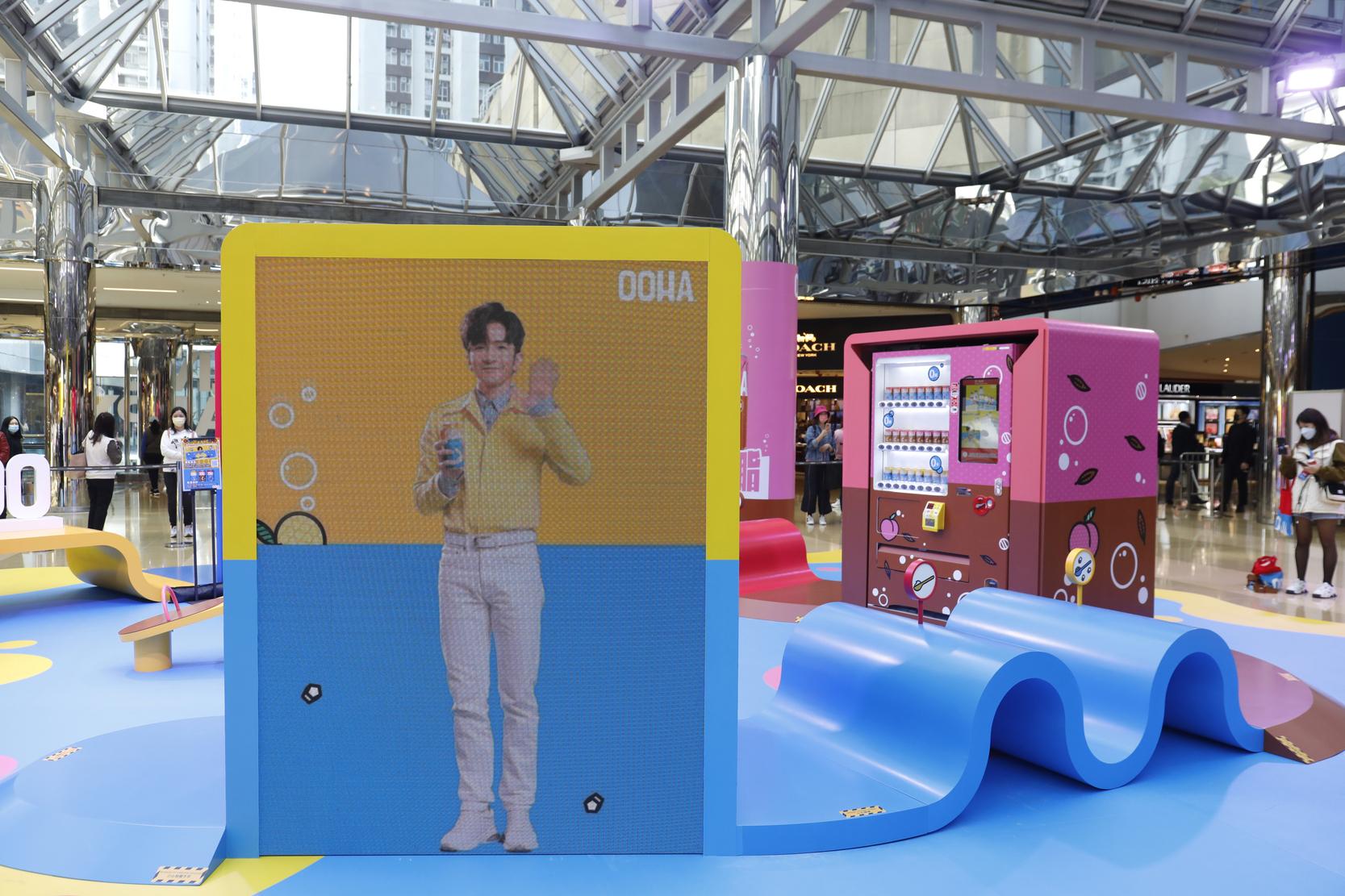 Anson Lo互動大型投影牆 (林俊源攝)