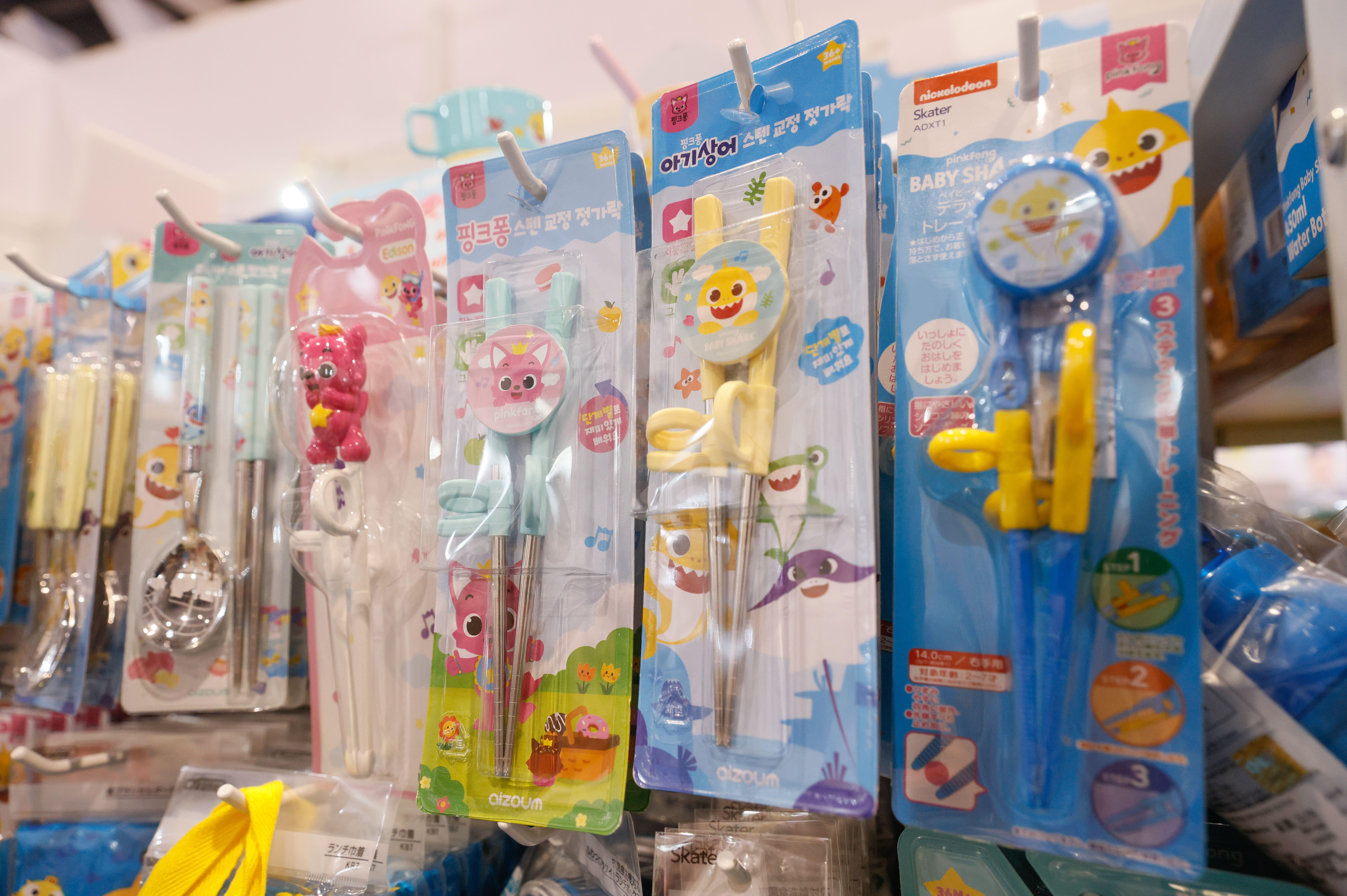 Comical Kid's Land Baby Shark食品/餐具 1件8折;3件7折(展位:M04-07)