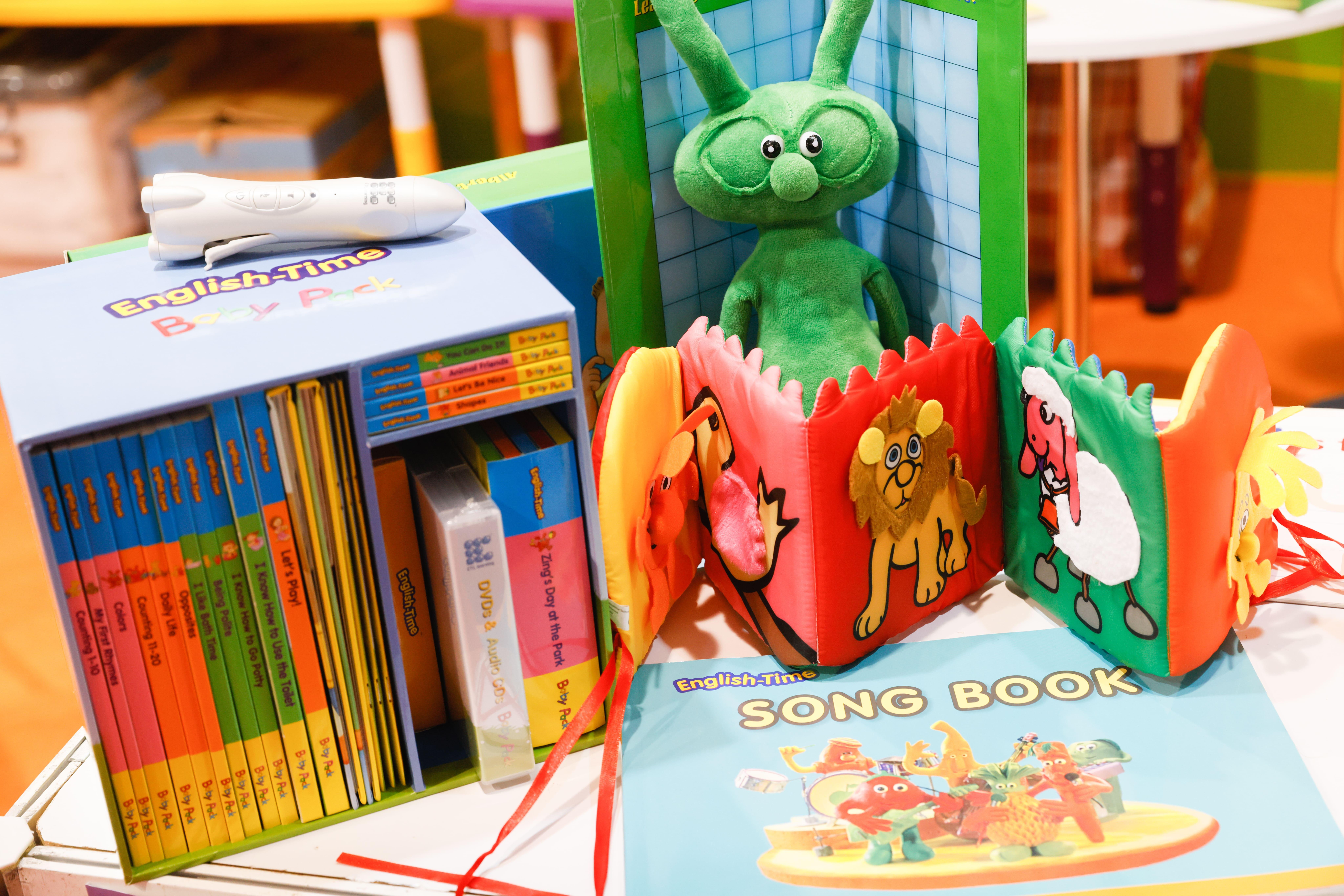 Tesco English-Time Baby Pack(0至2歲)是一套協助幼兒透過聽覺、觸覺、視覺來培養早期閱讀技巧和日常生活技能的教育系統,會場優惠價$4,800。(展位:J12-13)