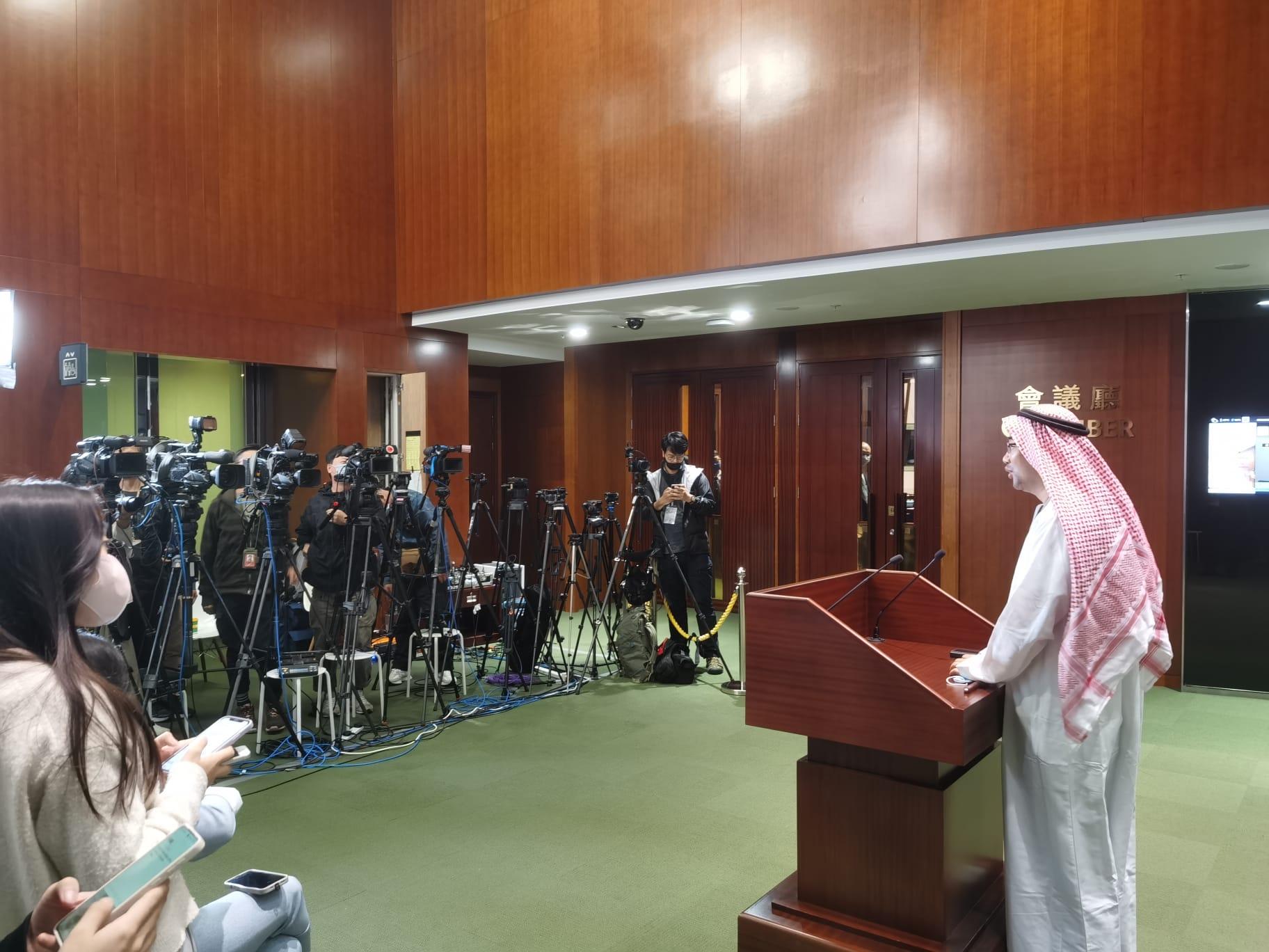 尚海龍「中東王子」Look匯報中東行。(尚海龍Facebook)