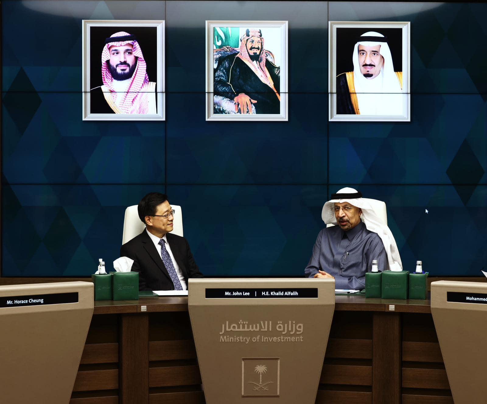 沙特訪問團,李家超力邀沙特阿美到港上市。(李家超FB)