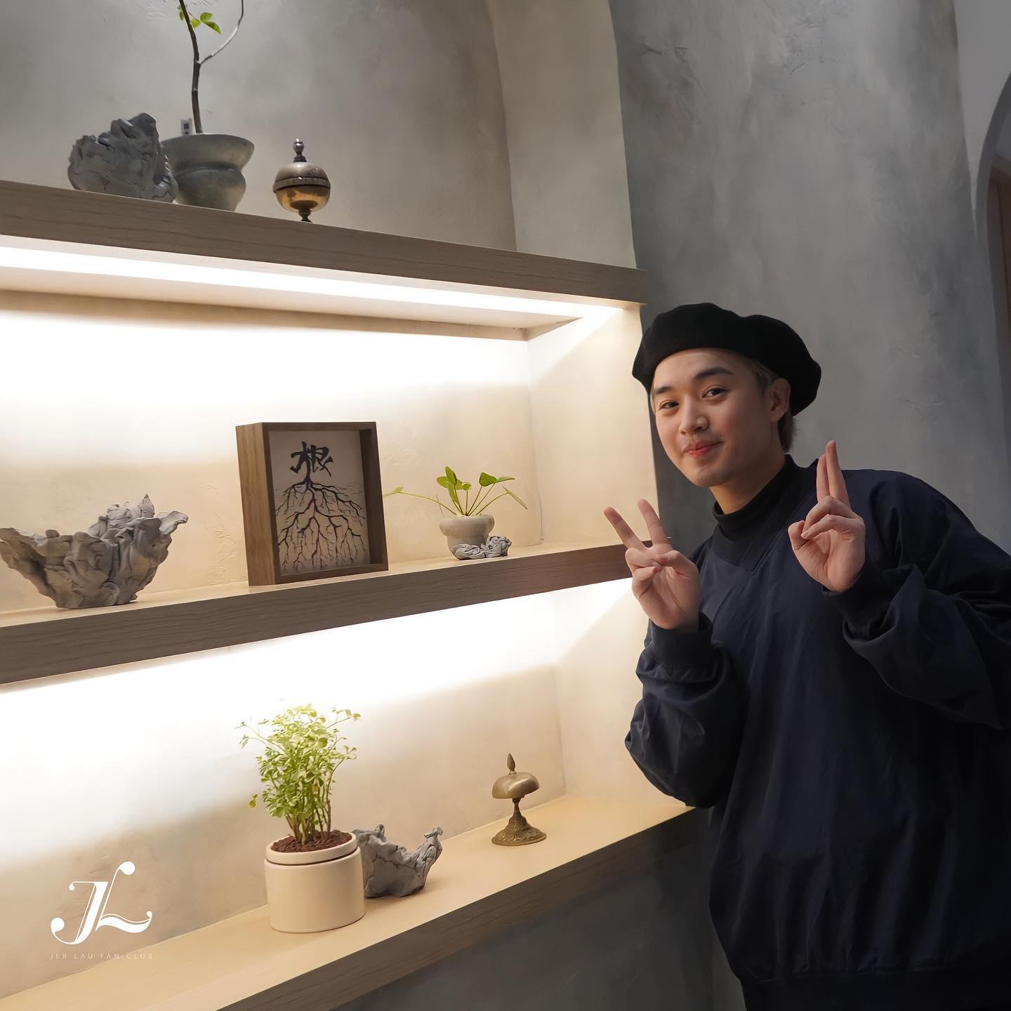 Jer與fans club送來的精緻禮物合照。(IG@Jer Lau Fans Club)