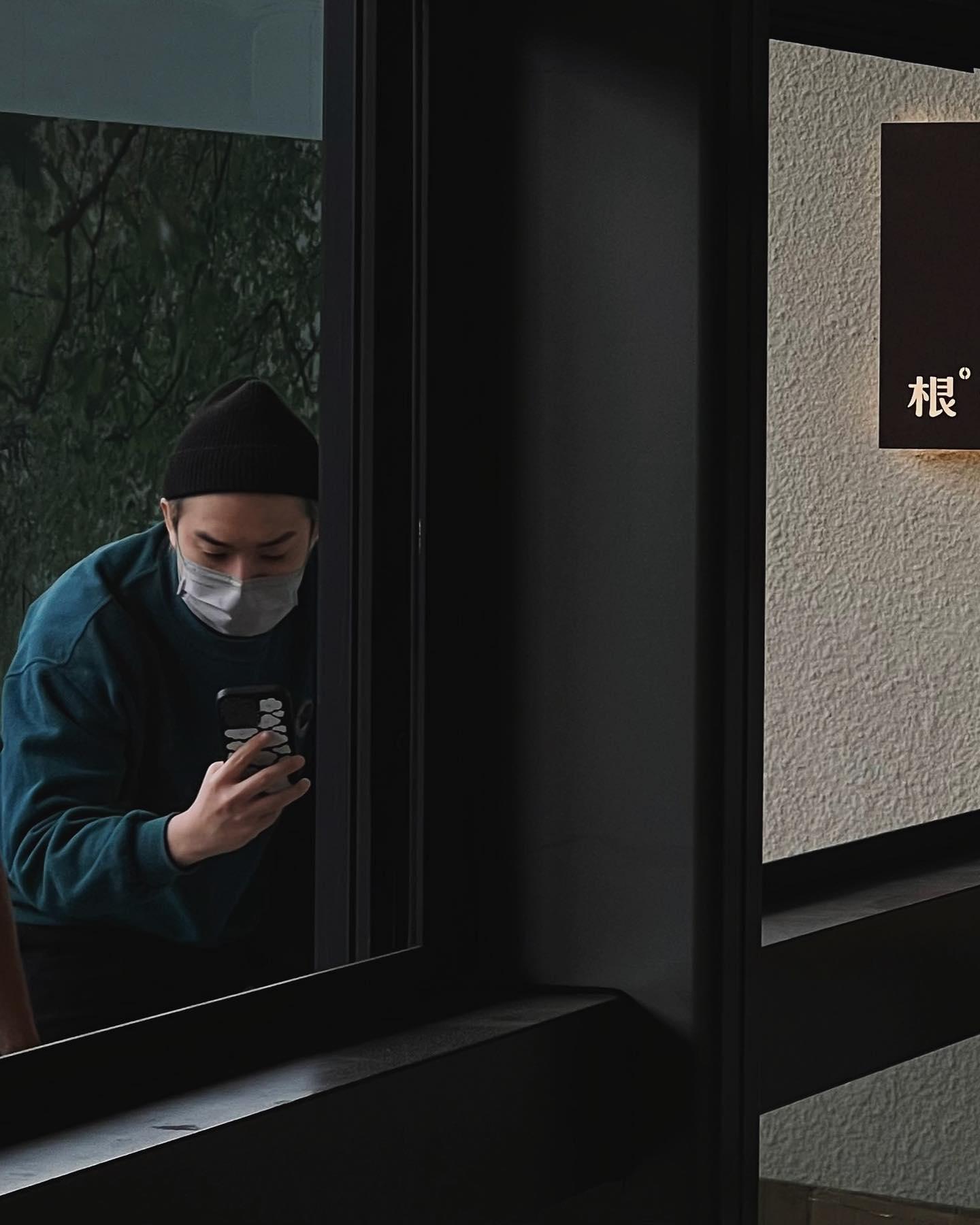 Jer在Cafe門口自拍。(Jer IG)