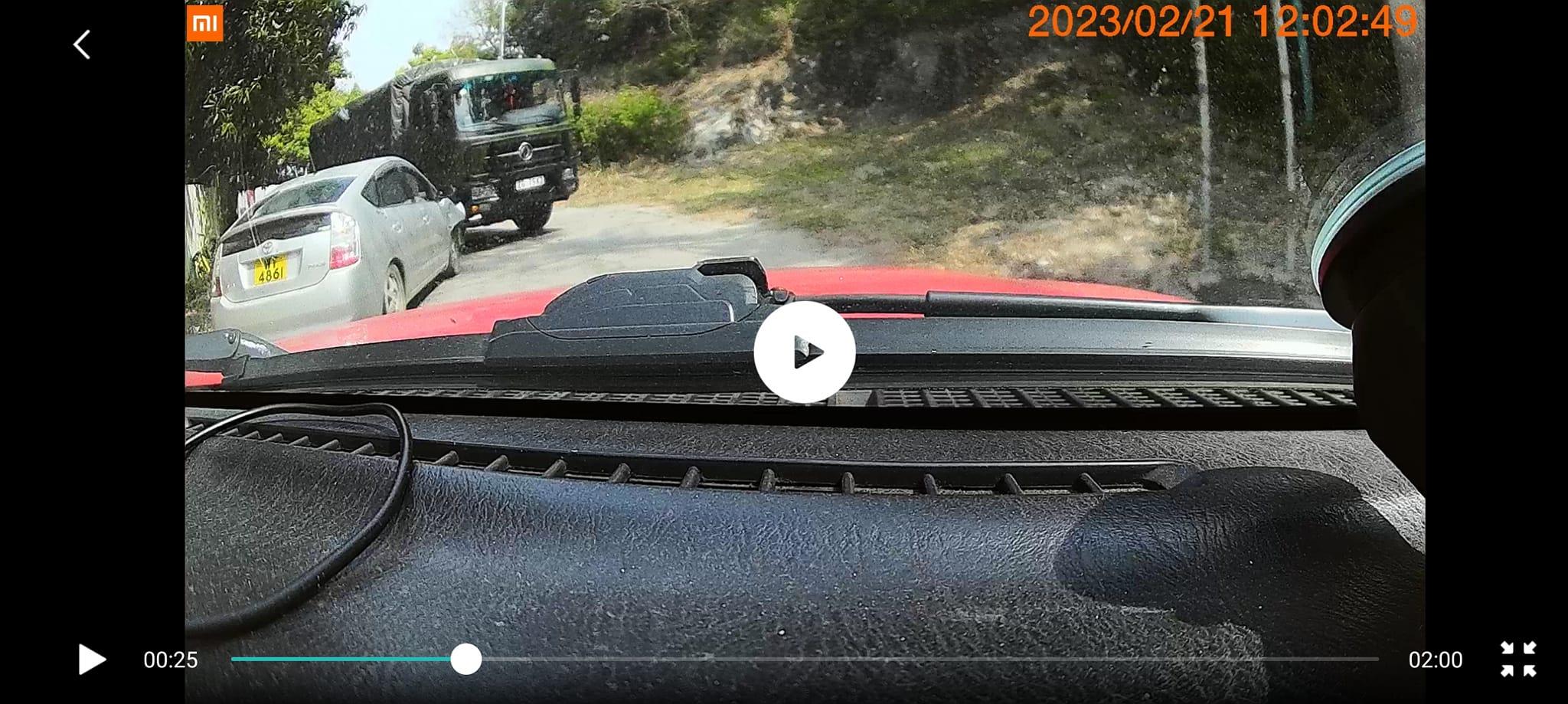 解放軍軍車流浮山與私家車迎頭相撞,無人受傷。(網上圖片)