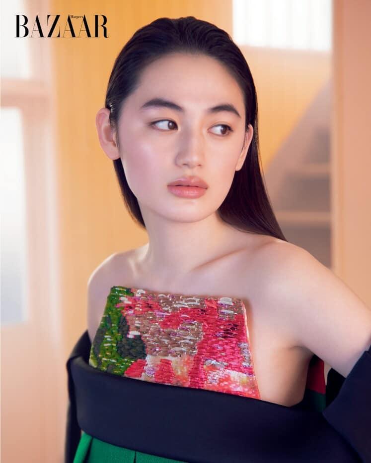 八木莉可子登時尚雜誌《HARPERS BAZAAR》香港版3月號封面人物。