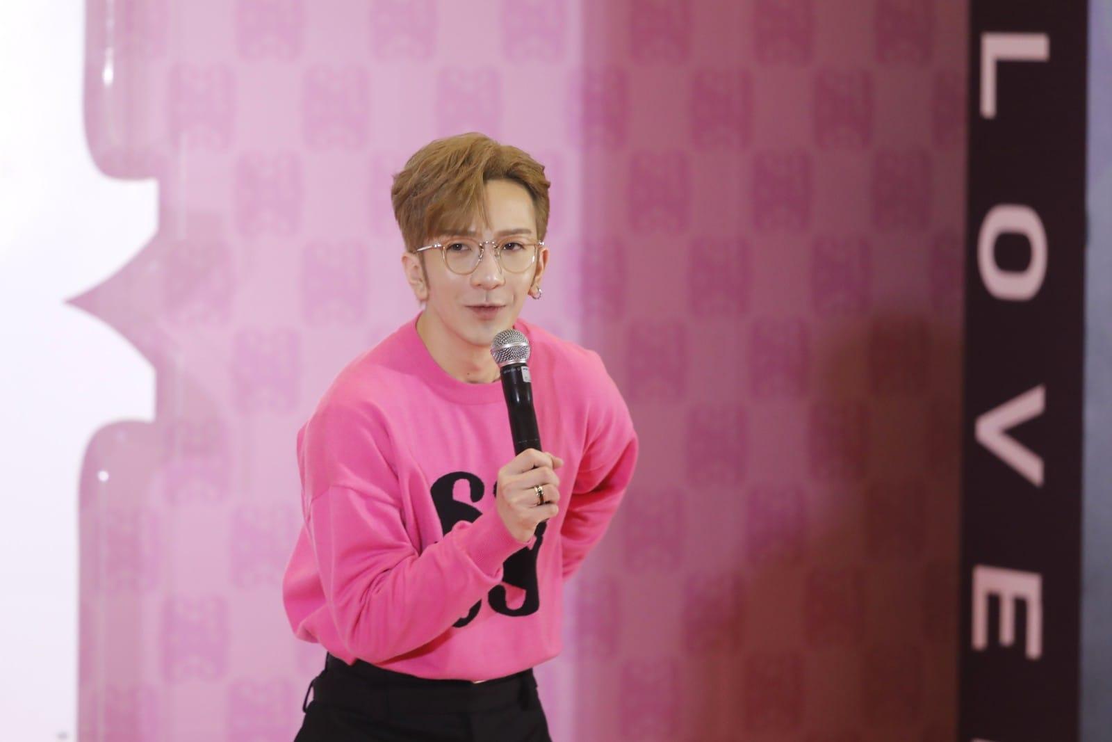 Anson Lo情人節現身尖沙咀,宣傳剛面世的個人品牌ALLOVER。(林俊源攝)