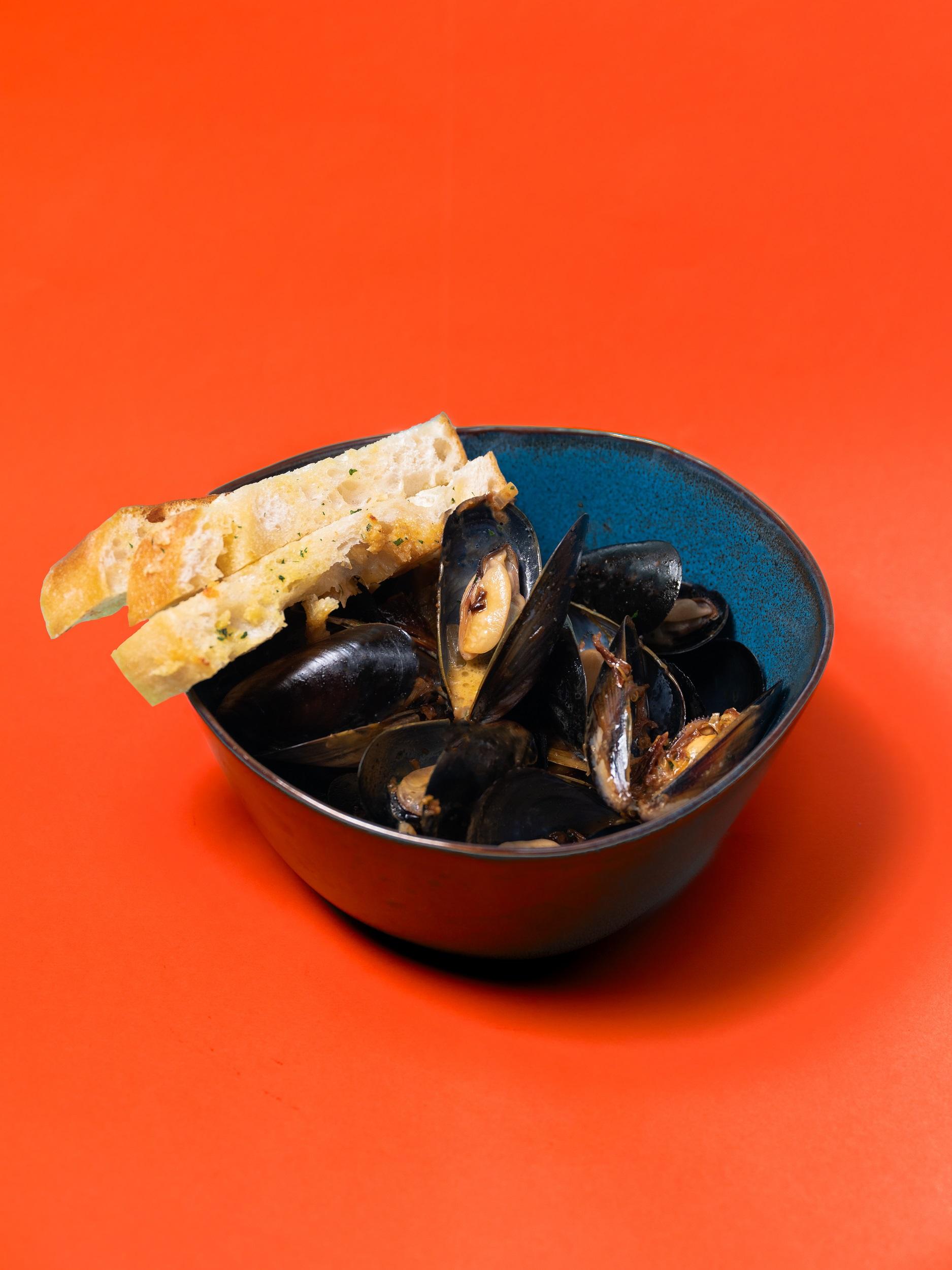 去「學校」搵食 手工意粉 秘製青口