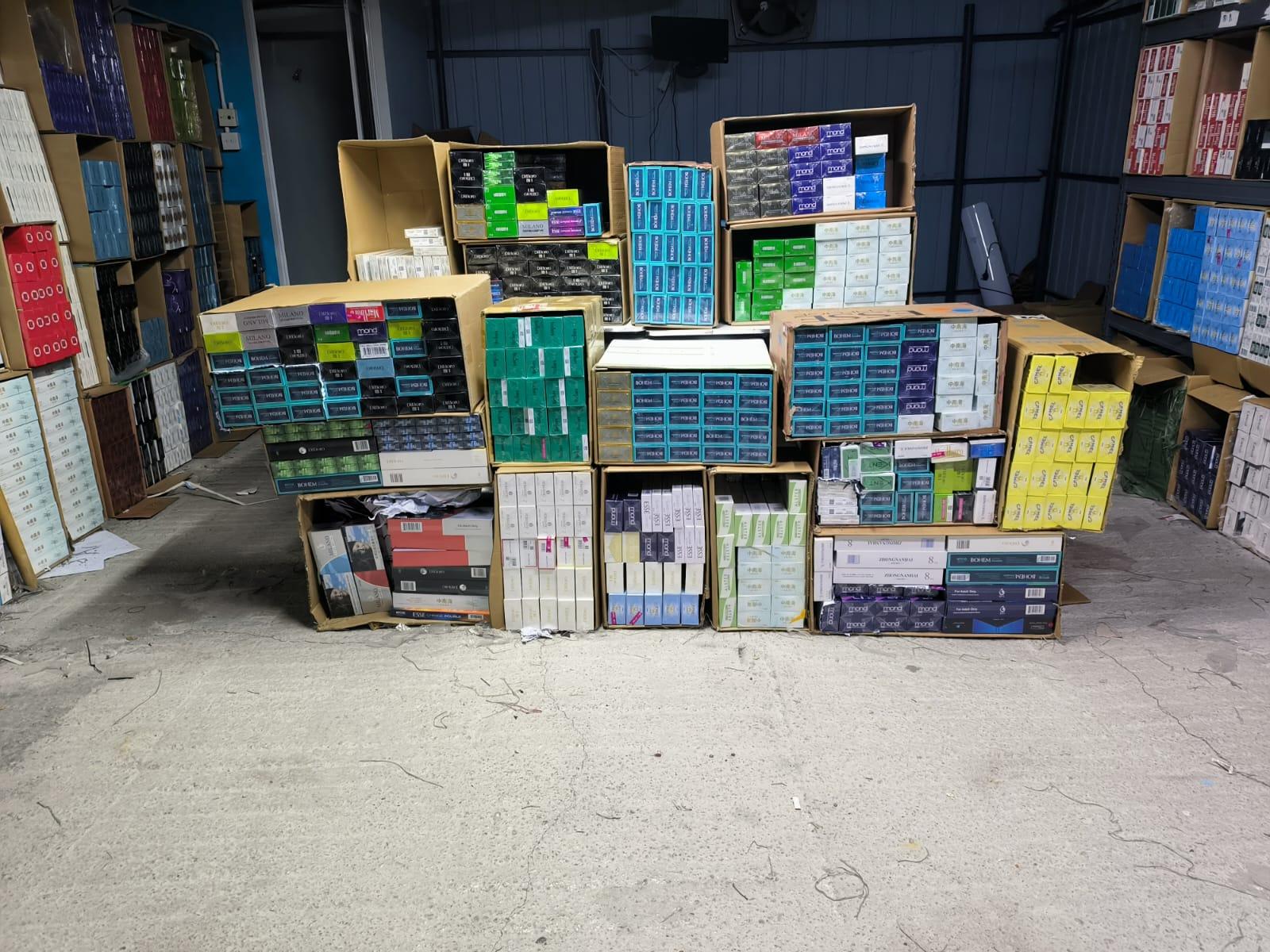 警打擊三合會收入來源拘234人 搗多個非法賭檔私煙倉及賣淫場所