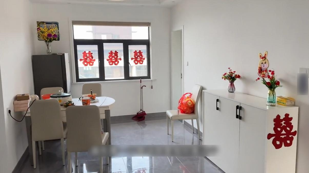 飯廳只得一個半身櫃。(互聯網)