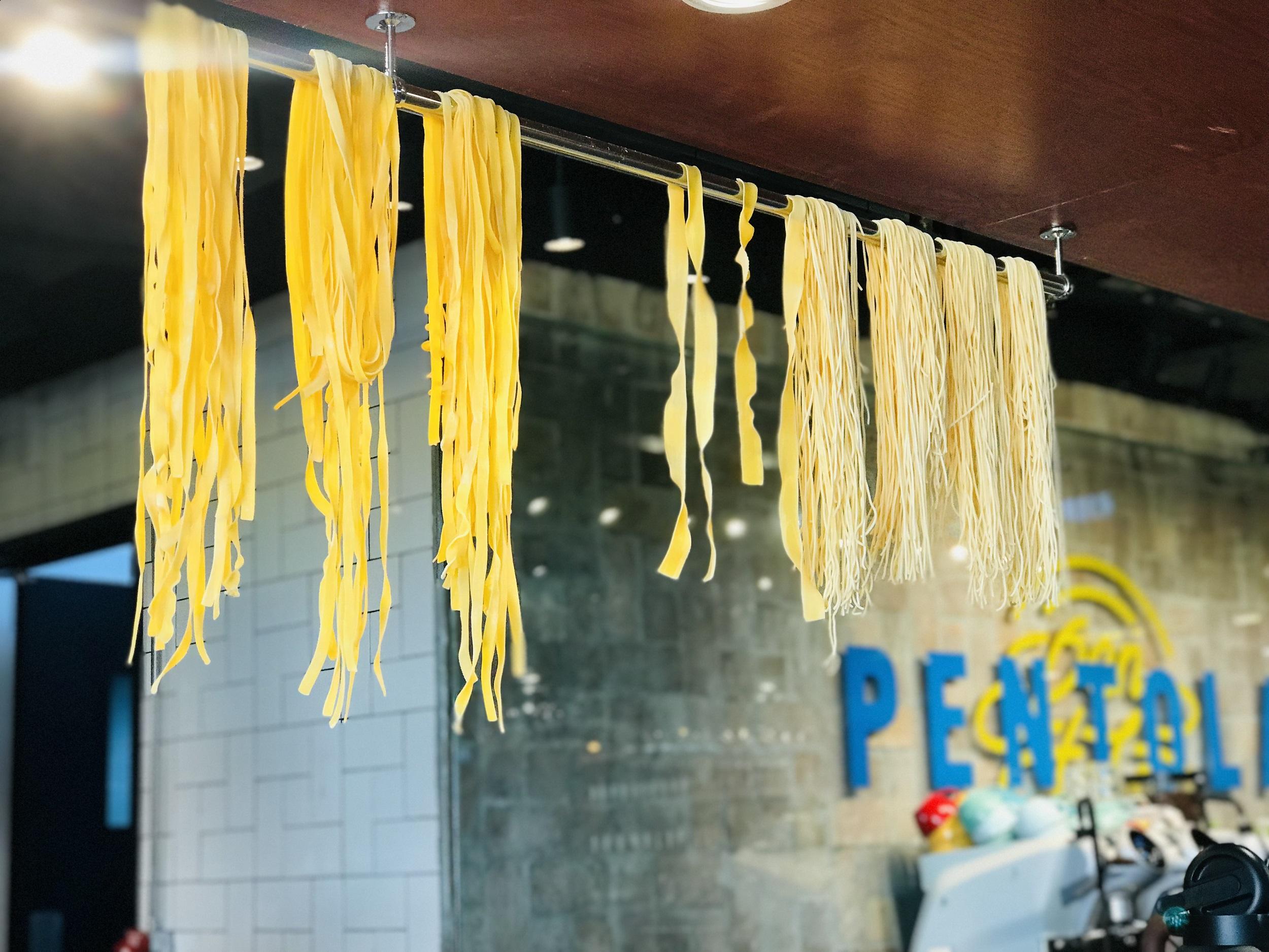 去「學校」搵食 手工意粉 秘製青口