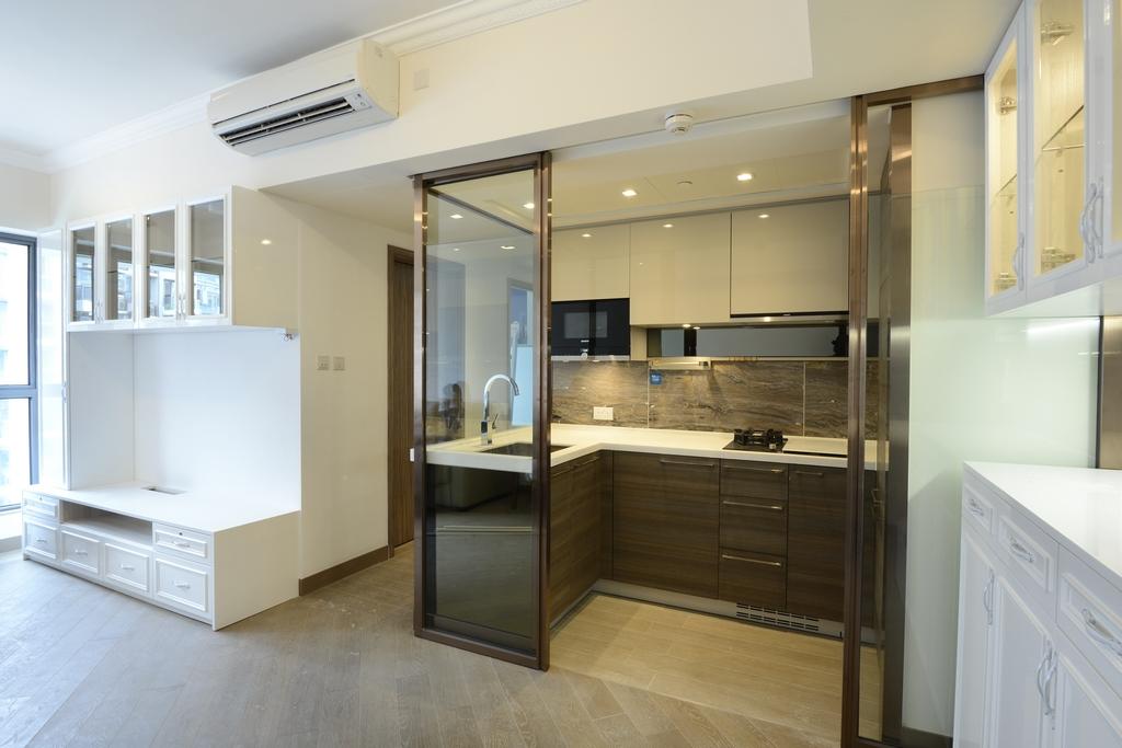 玻璃門變化多 黃銅或玫瑰金門框添貴氣